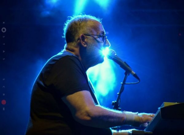 Θάνος Μικρούτσικος: Λατρεύω όλες τις επαναστάσεις που απέτυχαν