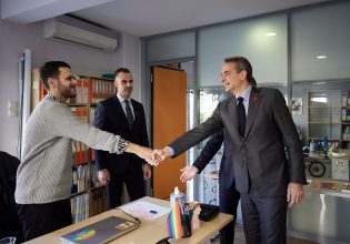 Στο Σύλλογο Οροθετικών Ελλάδος «Θετική Φωνή» ο Κυριάκος Μητσοτάκης