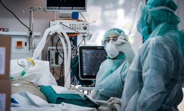 150 νεκροί την εβδομάδα από κοροναϊό κι εμείς κάνουμε ότι δεν υπάρχει