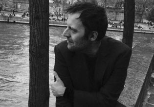 Ο Κορτώ για «τα ζευγάρια που θα γιορτάσουν χώρια, γιατί οι δικοί τους δεν ξέρουν πως είναι ζευγάρια»