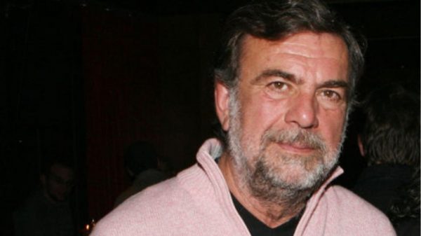 Λάκης Κομνηνός: Ο γόης του Ελληνικού κινηματογράφου βρίσκεται στη Μάνη και…