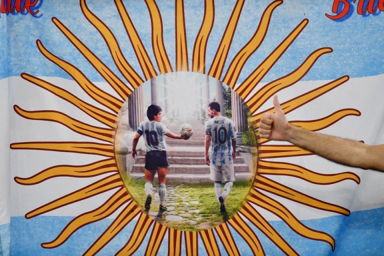 Μουντιάλ 2022: Οι Αργεντινοί θέλουν να είναι ο Μέσι αλλά είναι περισσότερο Μαραντόνα