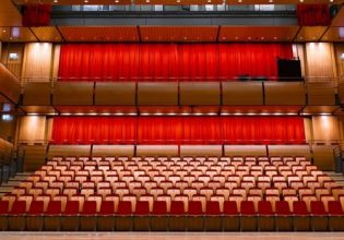 Στρέλλα: Τρανς γυναίκες στους πρωταγωνιστικούς ρόλους της παράστασης