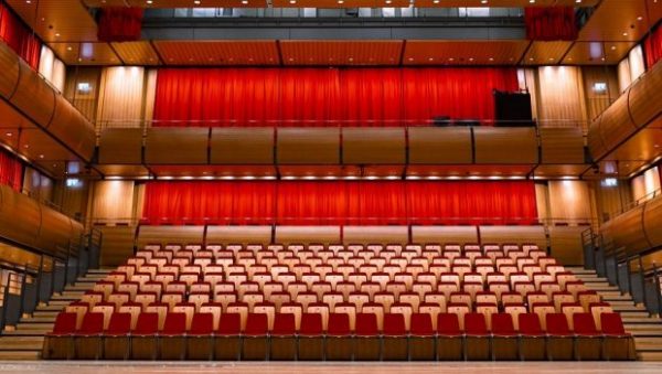 Στρέλλα: Τρανς γυναίκες στους πρωταγωνιστικούς ρόλους της παράστασης