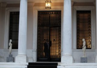 Σύσκεψη στο Μέγαρο Μαξίμου για τους ισραηλινούς πυραύλους