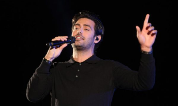 Κώστας Μαρτάκης: Το άγνωστο περιστατικό με τον Ηλία Ψινάκη – Γιατί του απαγόρεψε να φοράει γυαλιά σε βίντεο κλιπ;