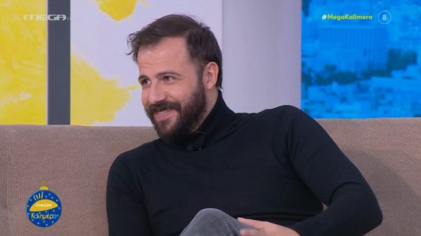 Ο Νίκος Γκέλια μιλάει για τον ρατσισμό που έχει βιώσει και δίνει spoiler για το Μαύρο Ρόδο