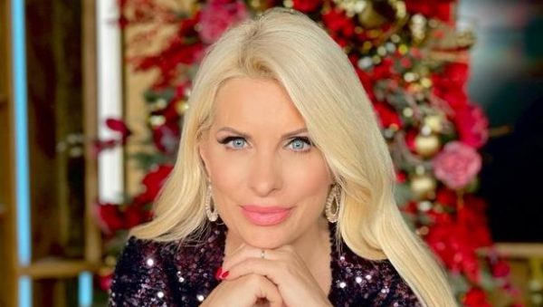 Ελένη Μενεγάκη: Τρυφερή φωτογραφία με τη μικρή Μαρίνα κάτω από το δένδρο