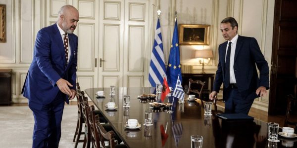 Αλβανικό άρθρο: Ο Μητσοτάκης επισημοποιεί την «Ενωση Ελληνικών Δήμων» στην Αλβανία