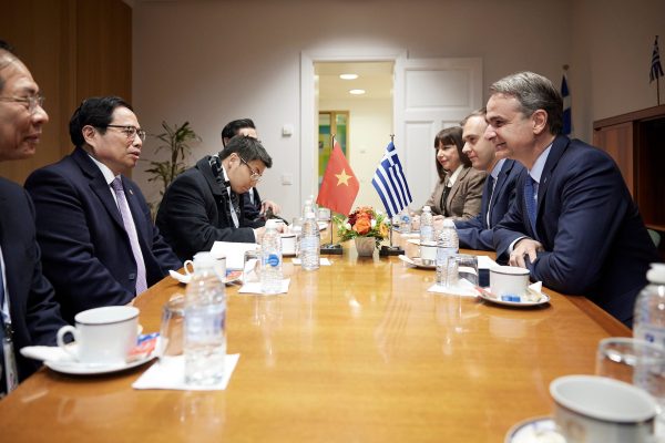 Συναντήσεις Μητσοτάκη με τους πρωθυπουργούς του Βιετνάμ και της Ταϊλάνδης