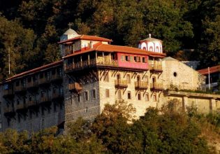 Μονή Κορώνης: Το μπαλκόνι των Αγράφων