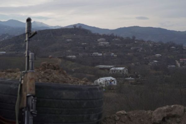 Αρμενία: Ελλείψεις τροφίμων στο Ναγκόρνο Καραμπάχ – Αιχμές Πασινιάν κατά της Ρωσίας