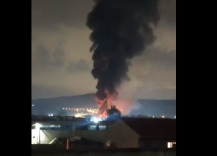 Ασπρόπυργος: Ανησυχία για το τοξικό νέφος από τη φωτιά – Πώς να προστατευτείτε