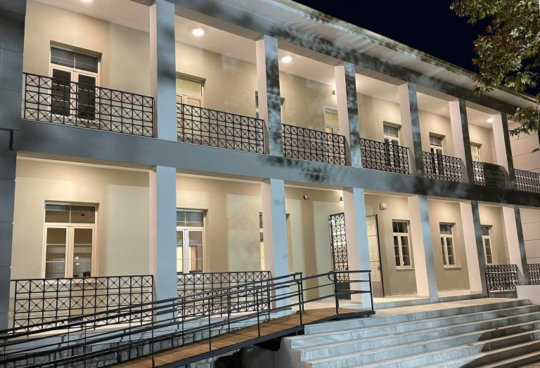 Εγκαινιάστηκε το νέο Δημαρχείο Καλαβρύτων