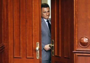 «Συναγερμός» στη Β. Μακεδονία: Πιο δημοφιλής πολιτικός ο διεφθαρμένος και φυγόποινος Γκρούεφσκι
