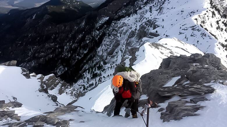 Όλυμπος: Χωρίς τις αισθήσεις του εντοπίστηκε αγνοούμενος ορειβάτης