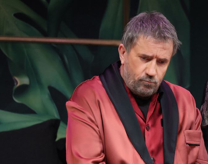Ο Σπύρος Παπαδόπουλος μιλάει στο in για την παράσταση «Sexy laundry»