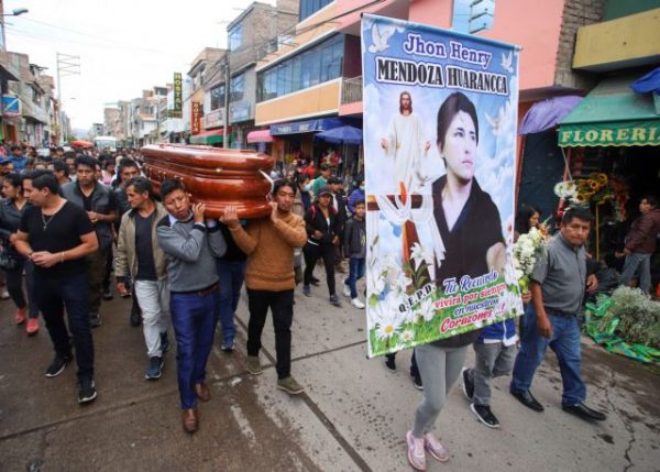 Περού: Δεν παραιτείται η Μπολουάρτε – Εκκληση του Πάπα για διάλογο – Τουλάχιστον 19 οι νεκροί