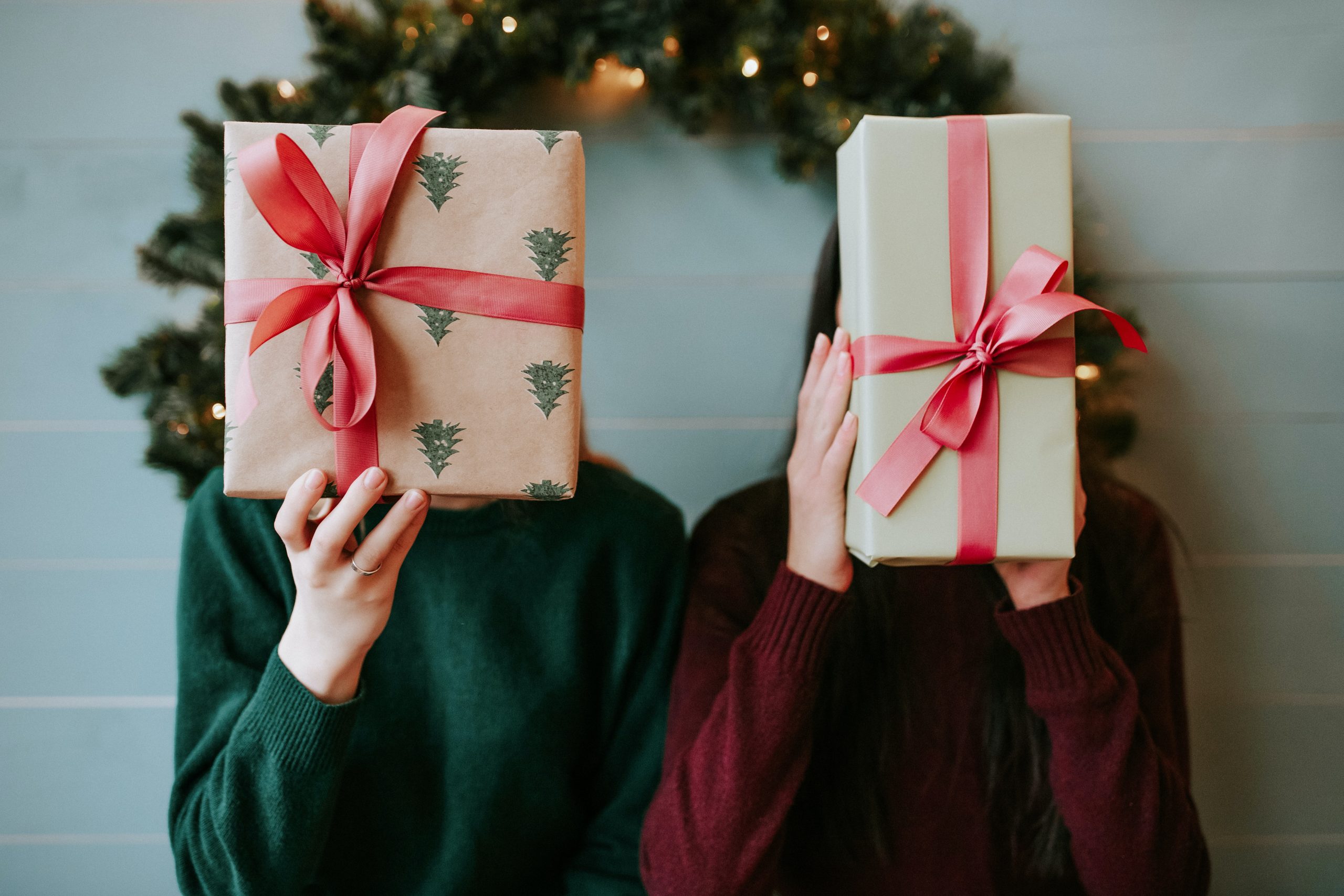 Χριστούγεννα: Τα χειρότερα δώρα των εορτών – Από τα κέικ και τις ζυγαριές, μέχρι τα… ψεύτικα χαμόγελα [Ερευνα]