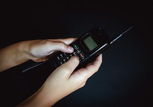 SMS: Τριάντα χρόνια από το πρώτο γραπτό μήνυμα