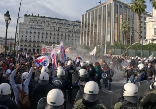 Ένταση στο Σύνταγμα σε πορεία εκπαιδευτικών: Συγκρούσεις ΜΑΤ και διαδηλωτών – Βίντεο και φωτό
