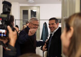 Τσίπρας: Παρακολούθησε οικογενειακώς το αριστούργημα του Τσάρλι Τσάπλιν «Τα Φώτα της Πόλης»