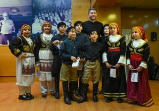 Νίκος Ανδρουλάκης: Πρωτοχρονιάτικα κάλαντα από την Ήπειρο και την Κρήτη για τον πρόεδρο του ΠΑΣΟΚ