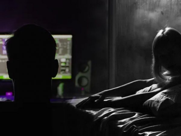 Στα δικαστήρια ο Youtuber με τα ροζ βίντεο – «Είναι ψέματα για να με εκδικηθούν»