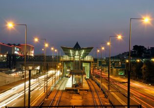 Ρομά: Φωτιές στον Ασπρόπυργο – Έκλεισε ο Προαστιακός