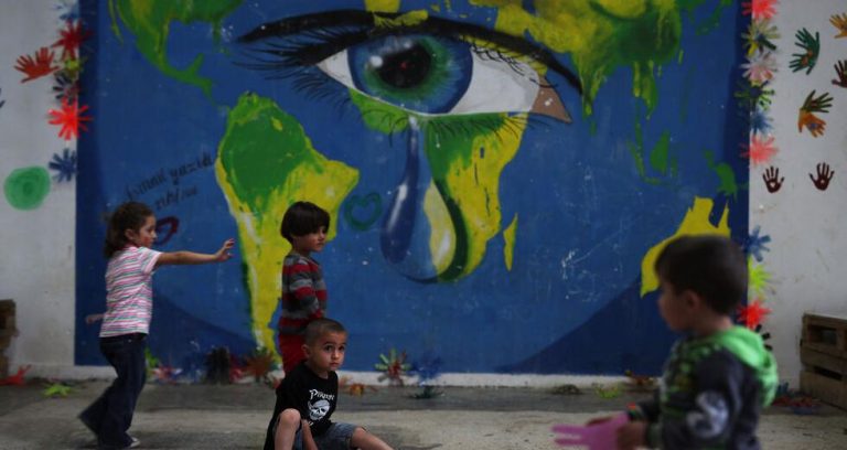 Στη γειτονιά του Αντετοκούνμπο η αλληλεγγύη έσωσε ένα προσφυγόπουλο από την αστεγία