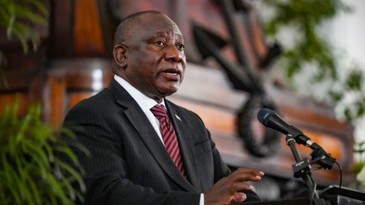 Νότια Αφρική: Αναβλήθηκε η απόφαση για τον πρόεδρο Ραμαφόζα – Κατηγορείται ότι έκρυβε εκατομμύρια σε καναπέ