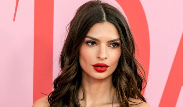 Έμιλι Ραταϊκόφσκι: Ψάχνει σύντροφο μέσω εφαρμογής γνωριμιών αλλά δέχεται αιτήματα από γυναίκες