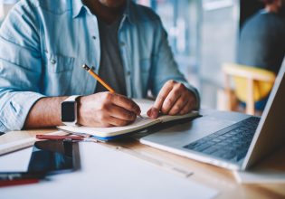 Smartwatch: Οι πέντε λόγοι που το χρειάζεστε στη δουλειά