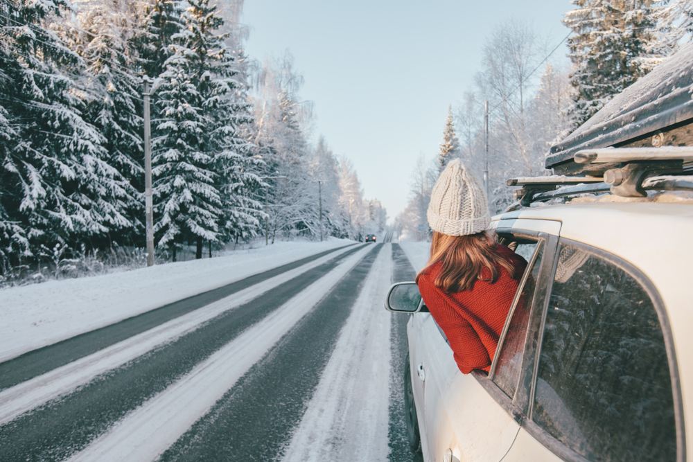 Χριστουγεννιάτικα ταξίδια: Όσα χρειάζεστε για ασφαλείς διαδρομές με το αυτοκίνητο