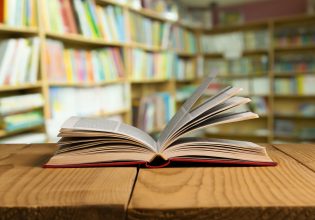 8 βιβλία που θα θέλαμε να μας κάνουν δώρο τα Χριστούγεννα