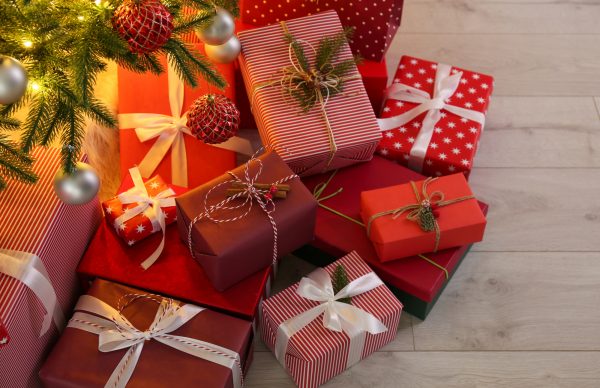 Οι εορτάζοντες του Δεκεμβρίου: Ποιοι είναι, πώς θα καταφέρεις να πάρεις δώρα για όλους