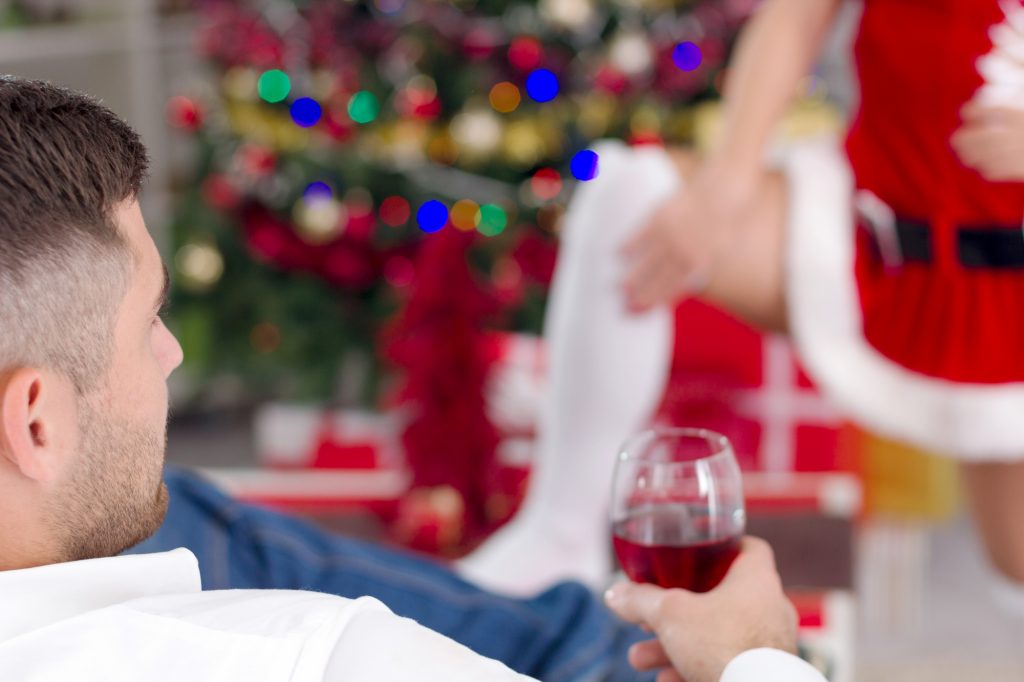 Merry SeXmas: Τρία απλά βήματα για φέρετε… την Ανάσταση τέσσερις μήνες νωρίτερα