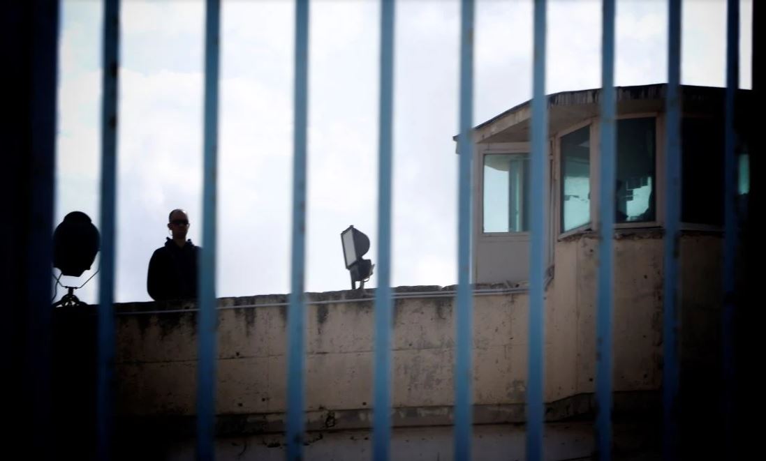 Επίδομα 600 ευρώ και στους ένστολους σωφρονιστικούς υπαλλήλους – Εκτός έδρας για τους πυροσβέστες