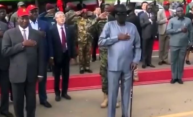 Το… ατύχημα του προέδρου του Σουδάν που έγινε viral