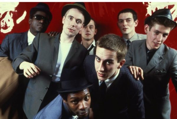 «Ghost Town»: Το τραγούδι – σχόλιο των Specials για την κατάσταση στη Βρετανία του 80