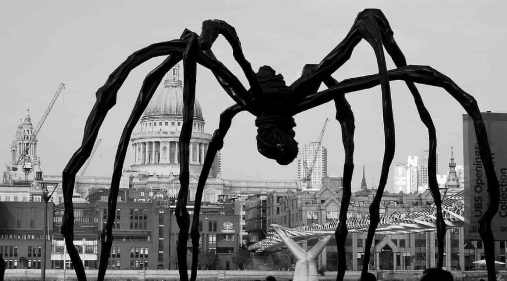 Τα εμβληματικά γλυπτά-αράχνη της Λουίζ Μπουρζουά έχουν μια εκπληκτική ιστορία