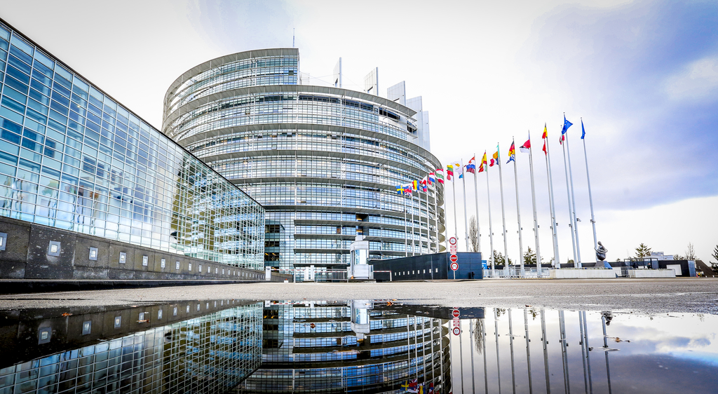 Ευρωπαϊκό Κοινοβούλιο: Ξεκίνησε το ξήλωμα των υπαλλήλων