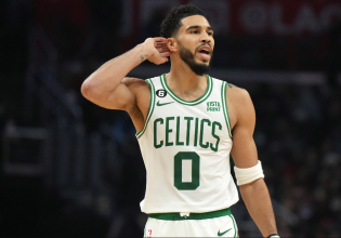 Πήραν το ντέρμπι οι Σέλτικς με φοβερό Τέιτουμ