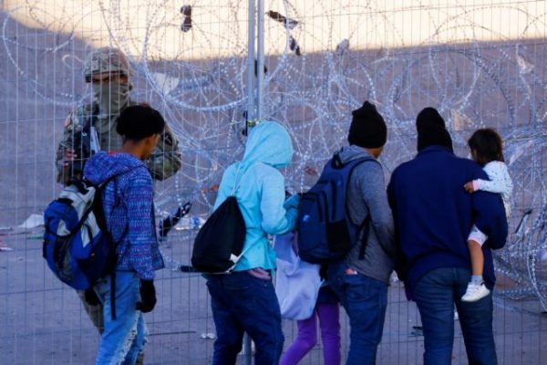 ΗΠΑ: Το Ανώτατο Δικαστήριο διατηρεί το μέτρο Τραμπ για την άμεση απέλαση μεταναστών