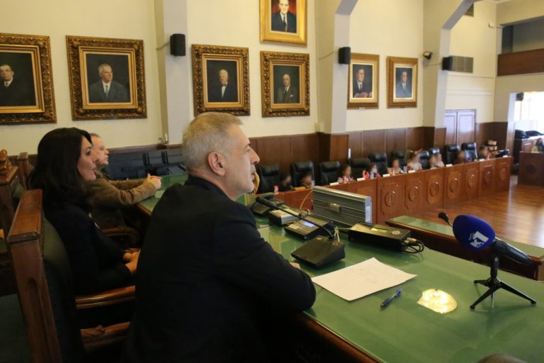 Δήμος Πειραιά: Ειδική συνεδρίαση του δημοτικού συμβουλίου μόνο με παιδιά