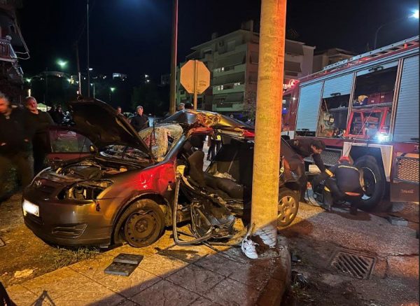 Αγρίνιο: Σοβαρό τροχαίο με δύο τραυματίες – Δραματική επιχείρηση απεγκλωβισμού