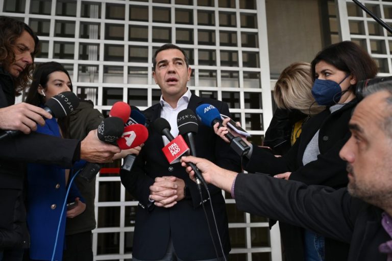 Πέντε συν ένα μηνύματα του Τσίπρα από μία συνέντευξη