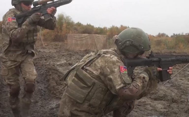 Αζερμπαϊτζάν: Δεν αρνείται συμμετοχή σε πόλεμο της Τουρκίας κατά της Ελλάδας