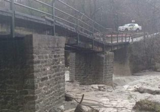 Σαρώνει η κακοκαιρία: Ζημιές σε πεζογέφυρα στα Τζουμέρκα