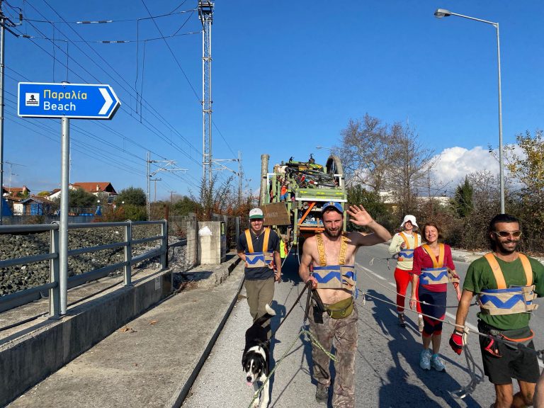 Οι TimeCircus διασχίζουν πεζοί την Ευρώπη – Θα καταφέρουν να φτάσουν στην Ελευσίνα;